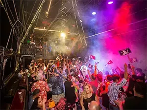 Fiesta en el barco pirata de Cancún