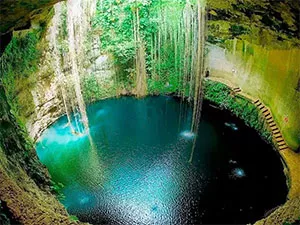 Cenote Ikkil en el tour a Chichén Itzá
