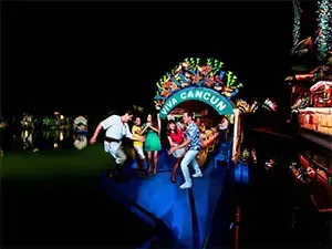 Trajinaras de Xoximilco desde la Riviera Maya