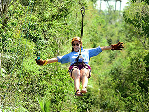 Realizar tirolesas en la Riviera Maya