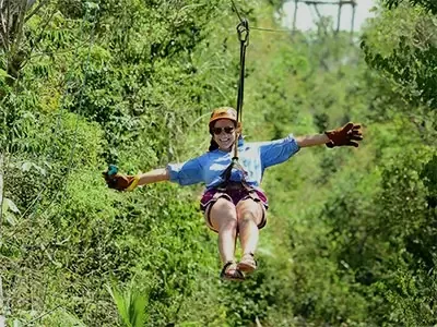 Realizar tirolesas en la Riviera Maya