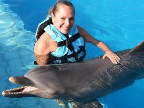 Dolphin Cat Isla & Encounter